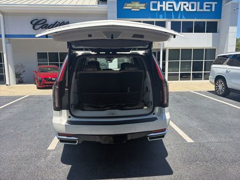 Used 2022 Cadillac Escalade Premium Luxury Platinum w/ Heavy-Duty Trailer Package AWD/4WD image 14