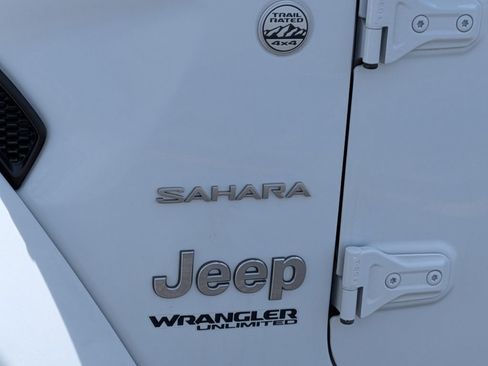Used 2021 Jeep Wrangler Unlimited Sahara AWD/4WD image 8