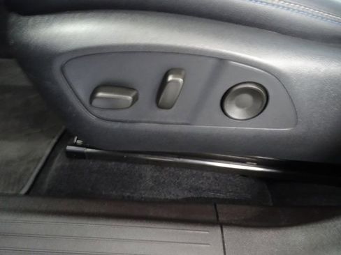 Used 2025 Chevrolet Equinox EV LT FWD image 3