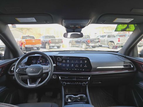 Used 2024 Chevrolet Traverse Z71 image 14