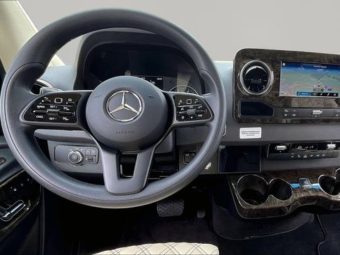 Used 2022 Mercedes-Benz Sprinter 2500 image 8