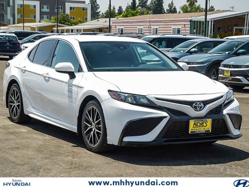 Used 2021 Toyota Camry SE w/ Carpet Mat Package (TMS) FWD image 3