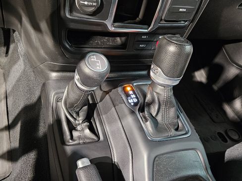 Used 2022 Jeep Wrangler Unlimited Sport AWD/4WD image 30