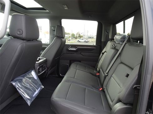 New 2026 GMC Sierra 2500 SLT w/ SLT Premium Package image 18