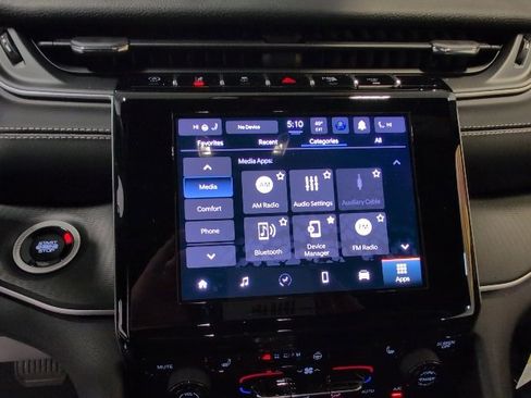 New 2025 Jeep Grand Cherokee Laredo w/ Luxury Tech Group I image 20