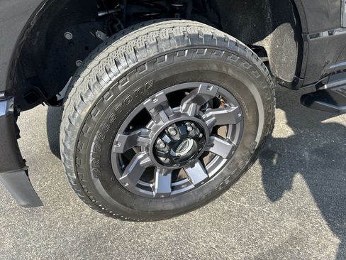 Used 2024 Ford F250 Lariat w/ Sport Appearance Package AWD/4WD image 9