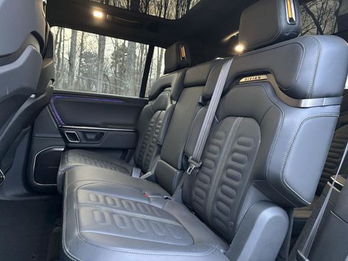 Used 2022 Rivian R1S Launch Edition image 27