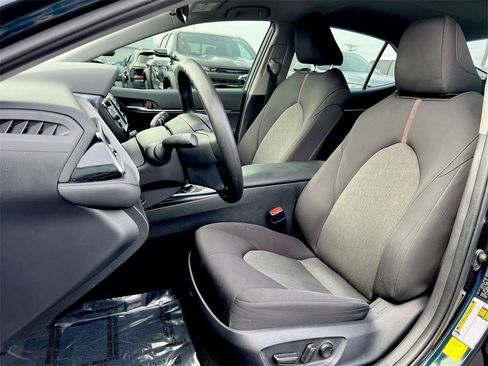 Used 2020 Toyota Camry LE image 17