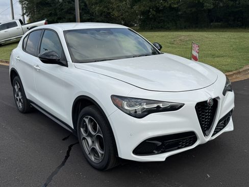 Used 2025 Alfa Romeo Stelvio Sprint AWD/4WD image 3