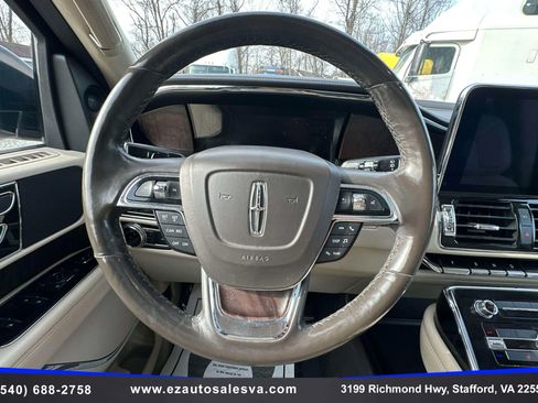 Used 2018 Lincoln Navigator Select image 21
