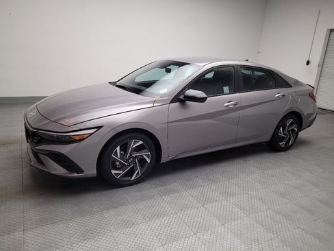Used 2025 Hyundai Elantra Sport FWD image 2