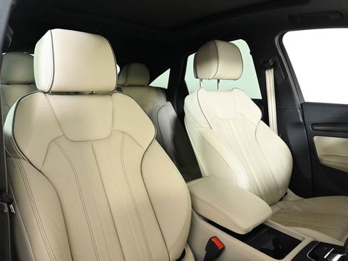 Certified 2025 Audi Q5 2.0T Premium Plus w/ Premium Plus Package image 16