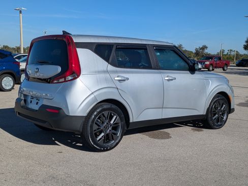 Used 2021 Kia Soul EX image 5