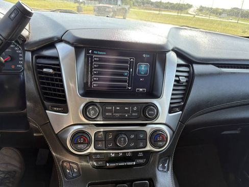 Used 2018 Chevrolet Suburban LT RWD image 23