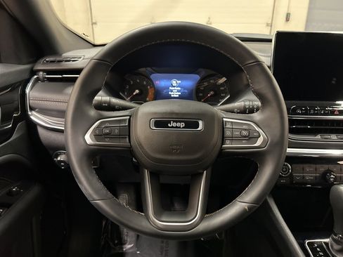 Used 2022 Jeep Compass Limited image 16