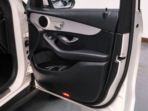 Used 2019 Mercedes-Benz GLC 300 w/ Premium Package image 41