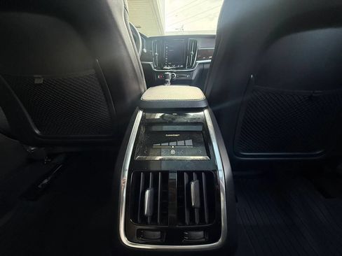 Used 2018 Volvo S90 T5 Momentum w/ Convenience Package image 17