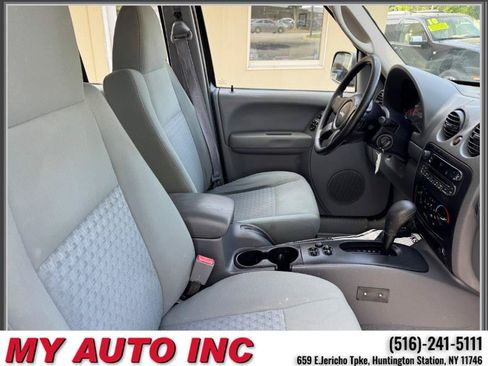 Used 2006 Jeep Liberty Sport w/ Off Road Group AWD/4WD image 24