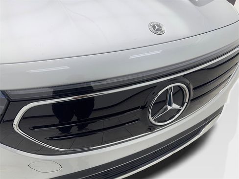 Used 2023 Mercedes-Benz EQB 300 4MATIC w/ Pinnacle Package image 25