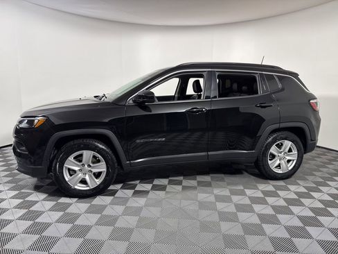 Used 2022 Jeep Compass Latitude image 3