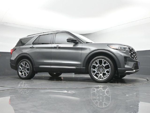 Used 2025 Ford Explorer Platinum w/ Ultimate Package AWD/4WD image 10