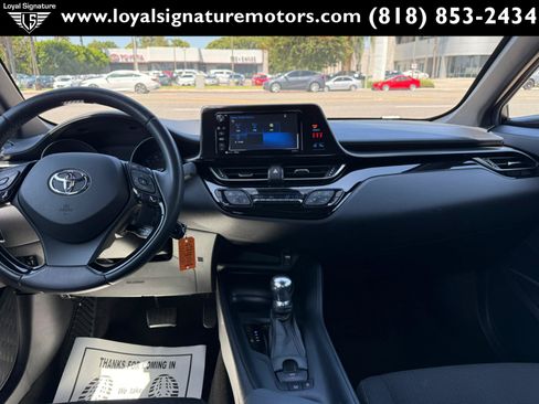 Used 2018 Toyota C-HR XLE FWD image 13
