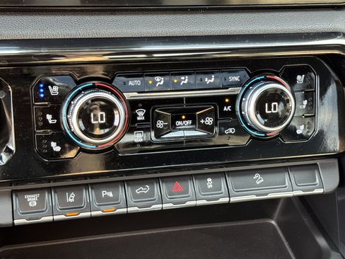 Used 2024 GMC Sierra 2500 AT4 w/ AT4 Preferred Package image 20