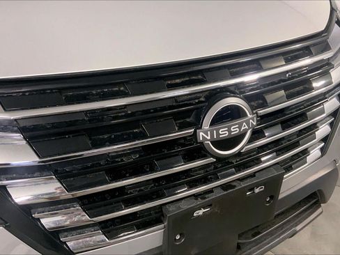 Used 2025 Nissan Rogue SV FWD image 28