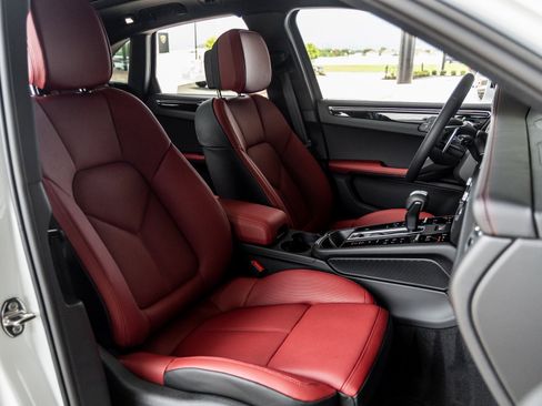 Certified 2025 Porsche Macan image 43