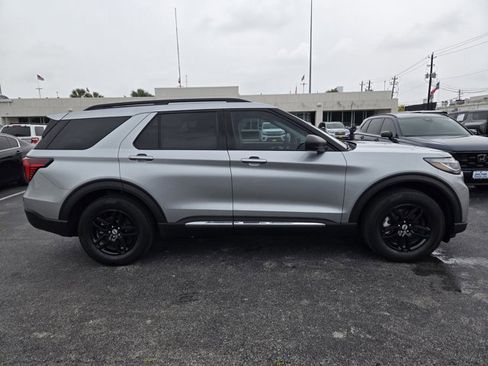 Certified 2025 Ford Explorer Active RWD image 4