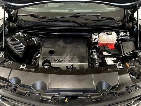 Used 2023 Chevrolet Traverse LT image 9