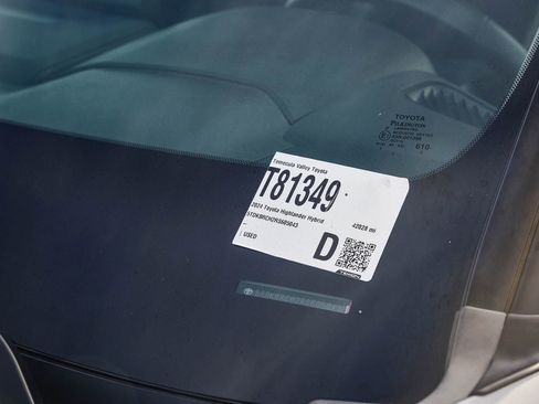 Certified 2024 Toyota Highlander XLE image 33