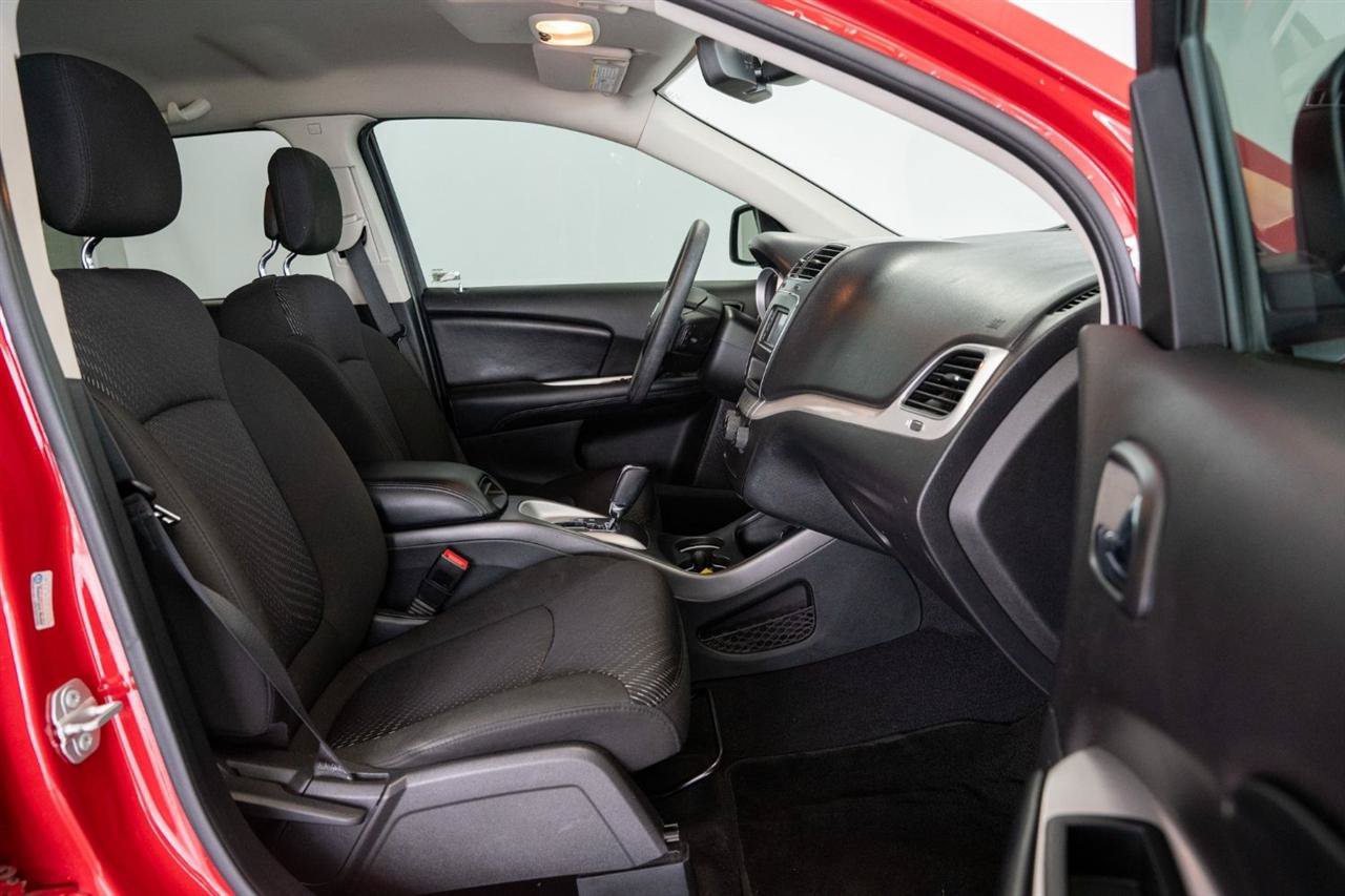 Used 2019 Dodge Journey SE FWD image 12