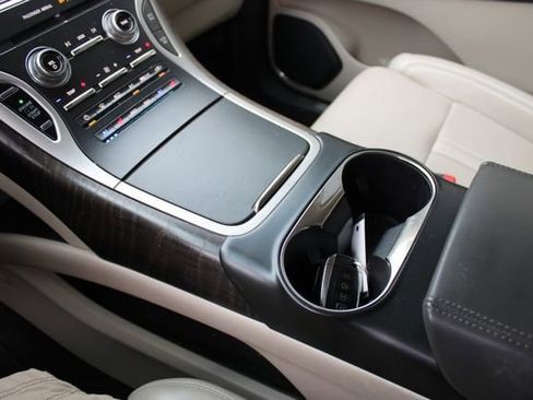 Used 2019 Lincoln Nautilus Reserve image 27