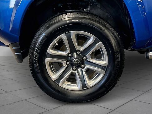 Used 2016 Toyota Tacoma Limited image 9