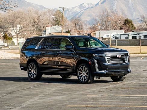 Used 2023 Cadillac Escalade ESV Premium Luxury Platinum image 3