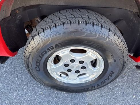 Used 2003 Chevrolet Avalanche Base image 9