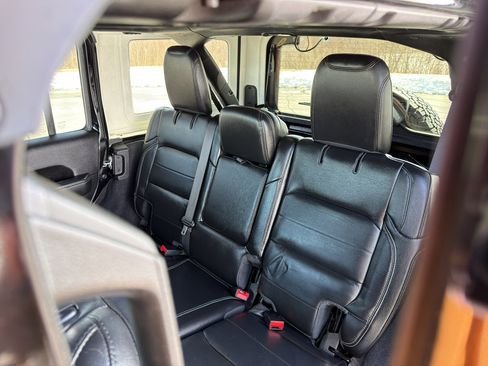 Used 2019 Jeep Wrangler Unlimited Sahara w/ Quick Order Package 24M Moab image 38