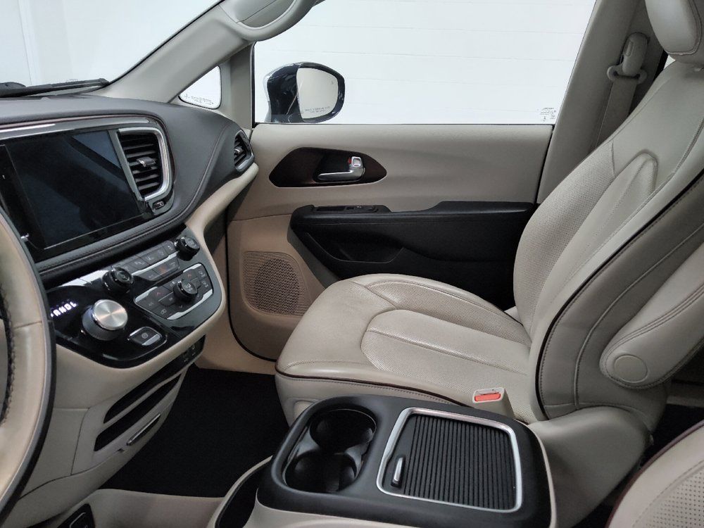 Used 2019 Chrysler Pacifica Limited w/ Advanced Safetytec Group FWD image 26