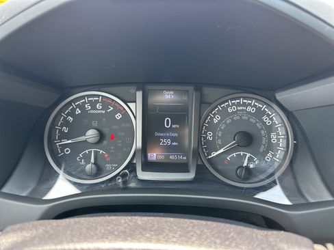 Used 2022 Toyota Tacoma TRD Off-Road w/ Technology Package AWD/4WD image 19