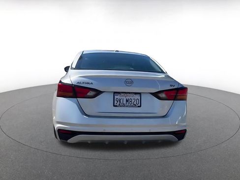 Used 2024 Nissan Altima 2.5 SV image 11