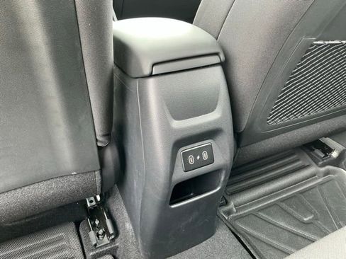 Used 2026 Hyundai Venue SEL FWD image 34