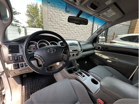 Used 2011 Toyota Tacoma 4x4 Double Cab w/ TRD Off-Road Pkg image 2