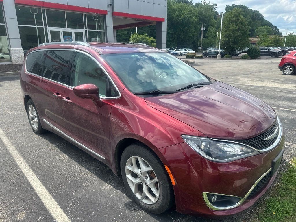 Used 2017 Chrysler Pacifica Touring-L Plus w/ Tire & Wheel Group FWD image 3