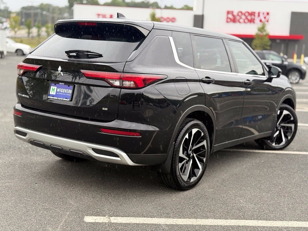 Used 2023 Mitsubishi Outlander SE Black Edition AWD/4WD image 6