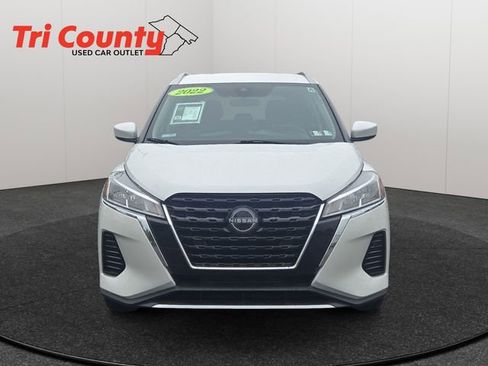 Used 2022 Nissan Kicks SV FWD image 2