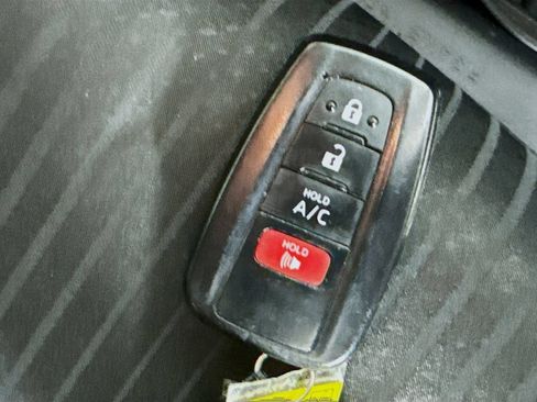 Used 2021 Toyota Prius Prime LE FWD image 35
