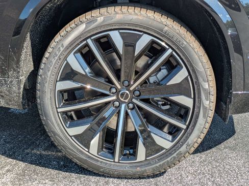 New 2026 Volvo XC90 T8 Plus w/ Protection Package Premier image 11