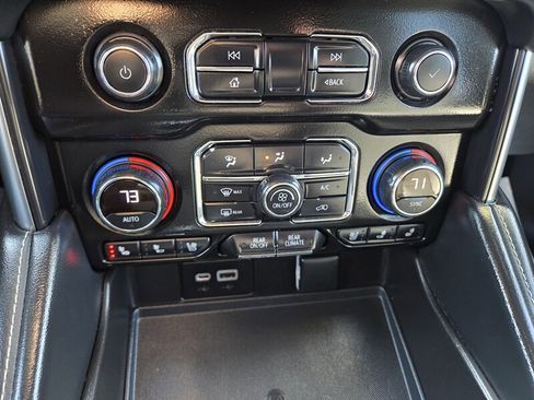 Used 2021 Chevrolet Suburban Premier image 21