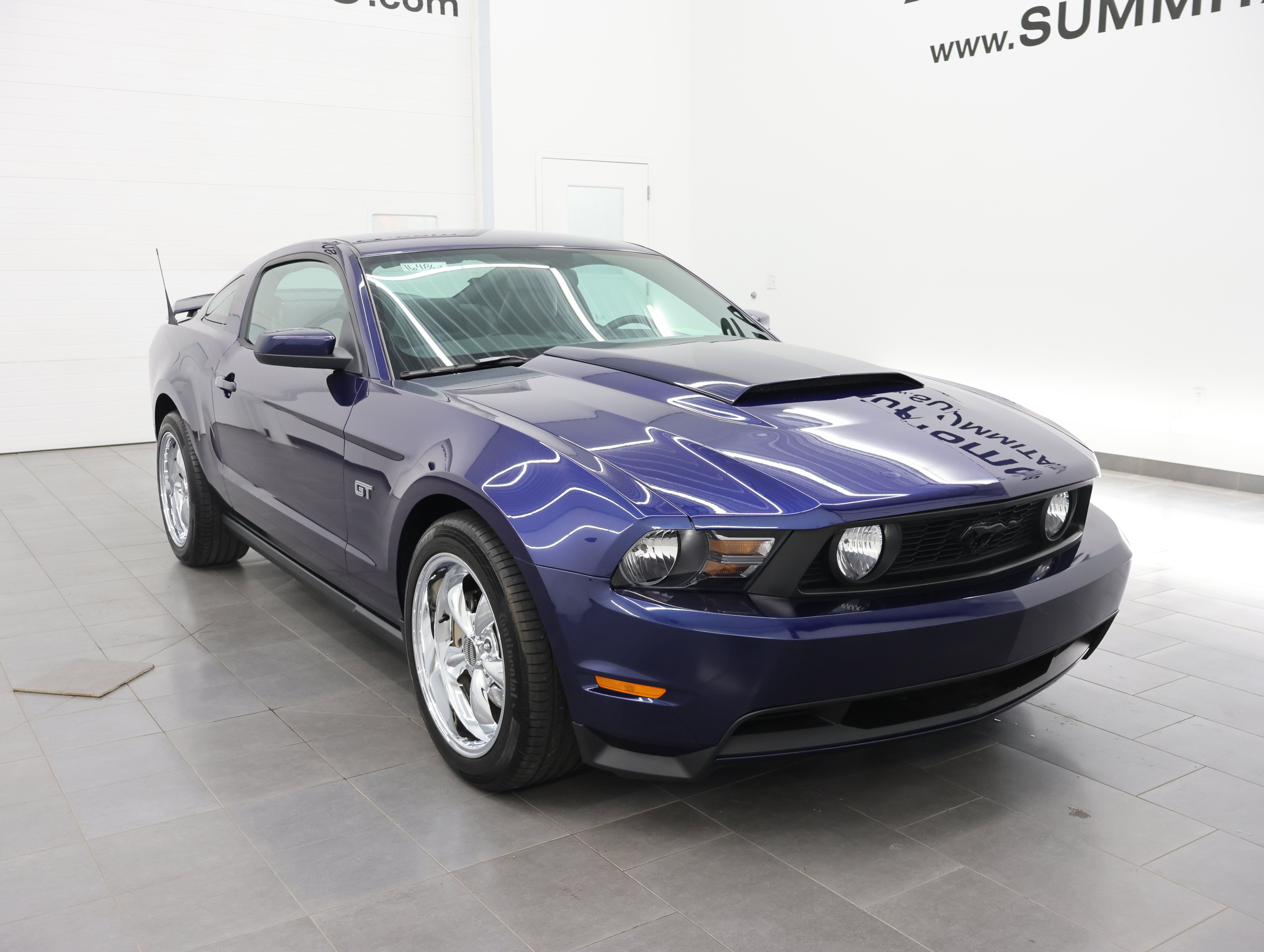 Used 2010 Ford Mustang GT RWD image 2